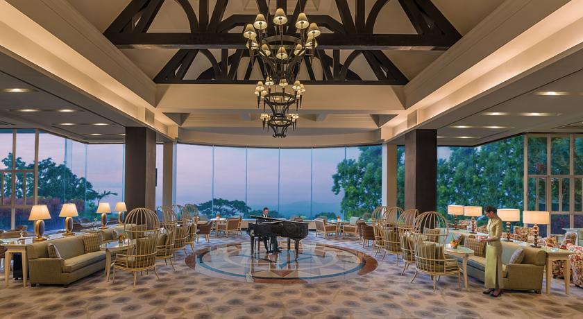 Taal Vista Hotel Тагайтай Экстерьер фото The lobby