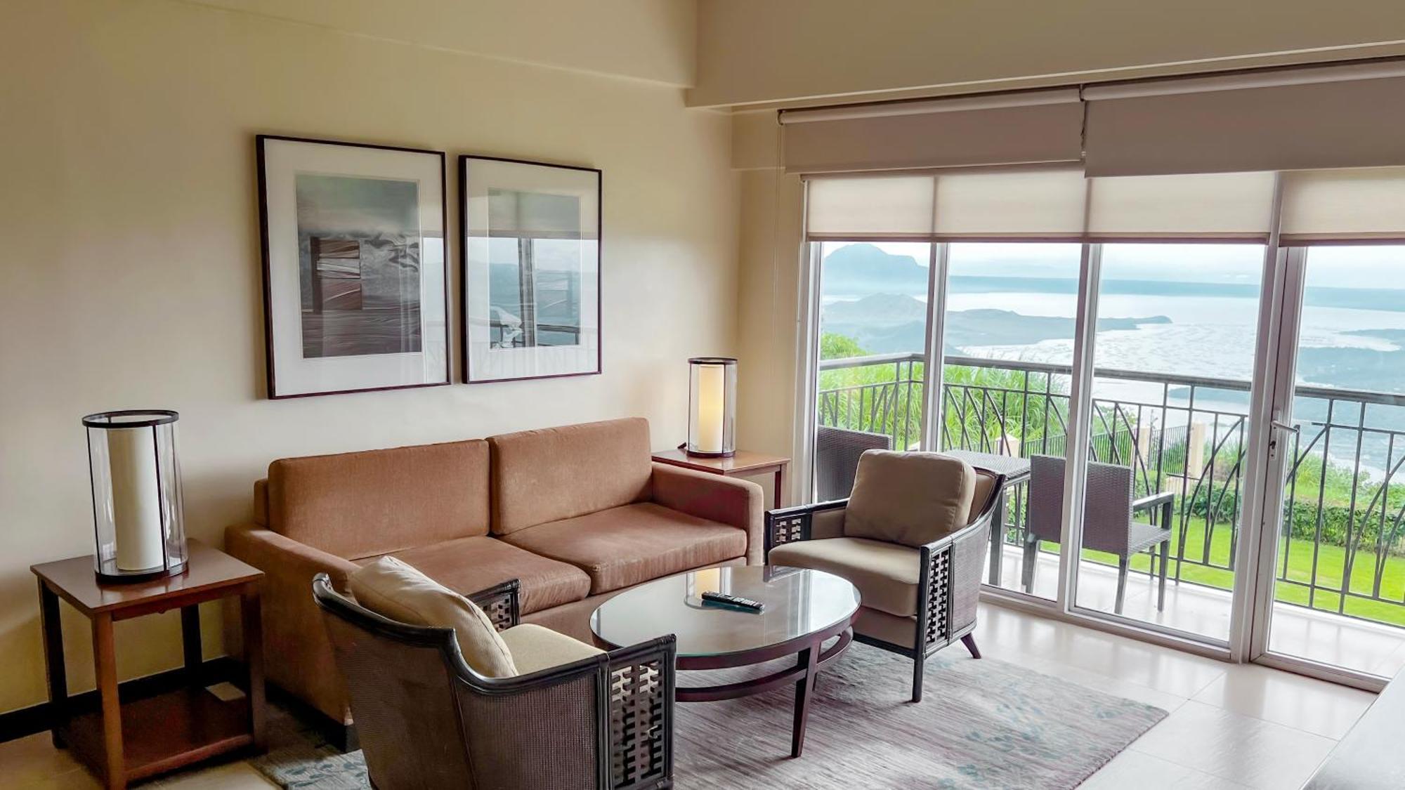 Taal Vista Hotel Тагайтай Экстерьер фото Living room