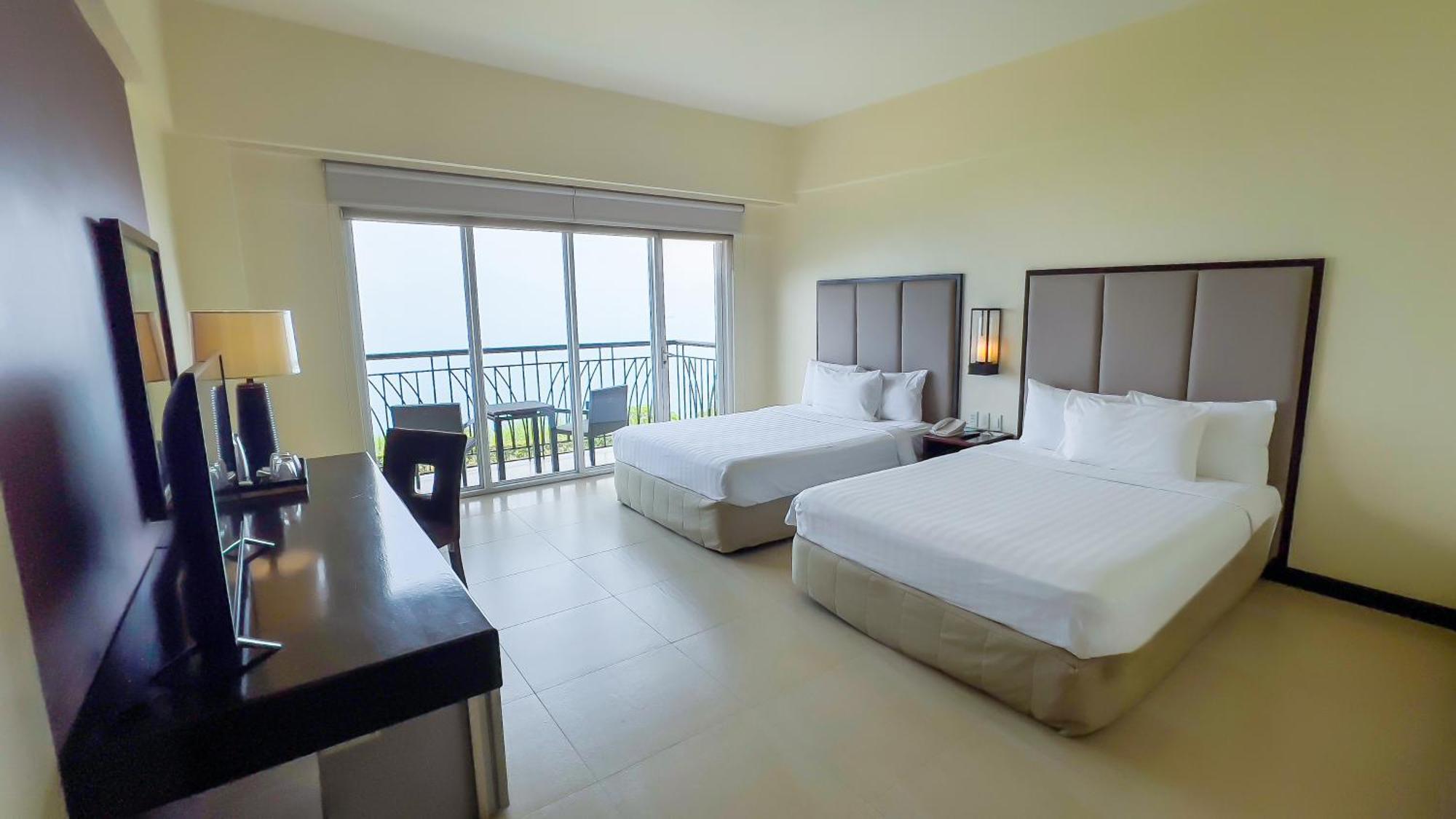 Taal Vista Hotel Тагайтай Экстерьер фото Deluxe Ocean View
