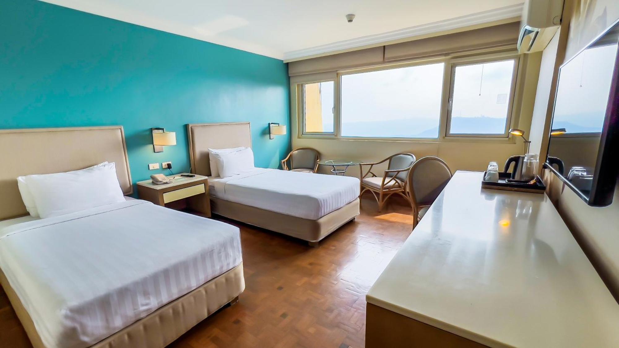 Taal Vista Hotel Тагайтай Экстерьер фото Deluxe Room
