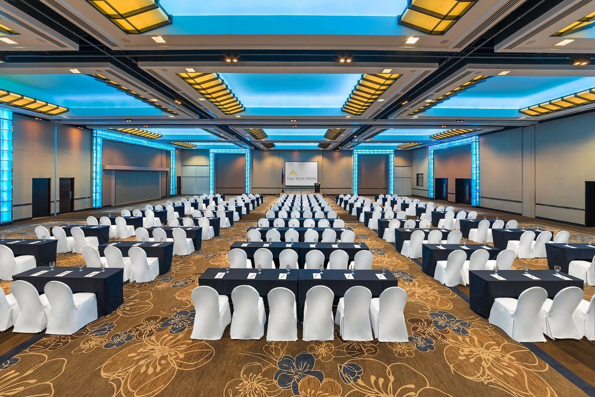 Taal Vista Hotel Тагайтай Экстерьер фото The Grand Ballroom